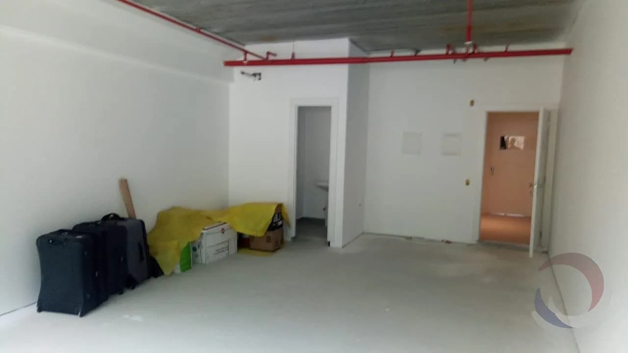 Sala comercial para venda em Saco Grande com 46 m²