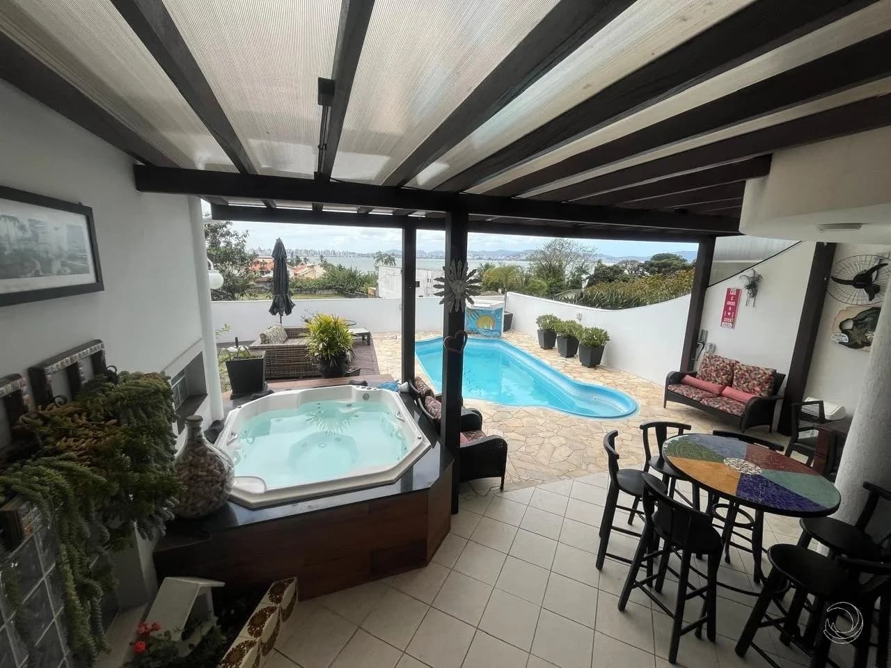 Casa para venda com 6 dormitórios em Ponta De Baixo com 450 m²