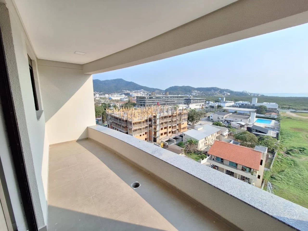 Apartamento para venda com 3 dormitórios em Saco Grande com 94 m² — foto 3