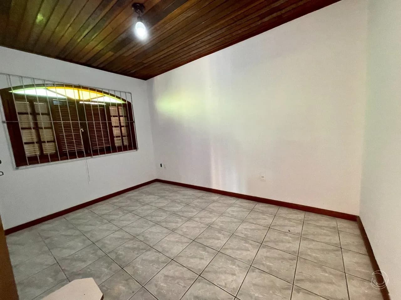 Casa para venda com 3 dormitórios em Campeche com 200 m²