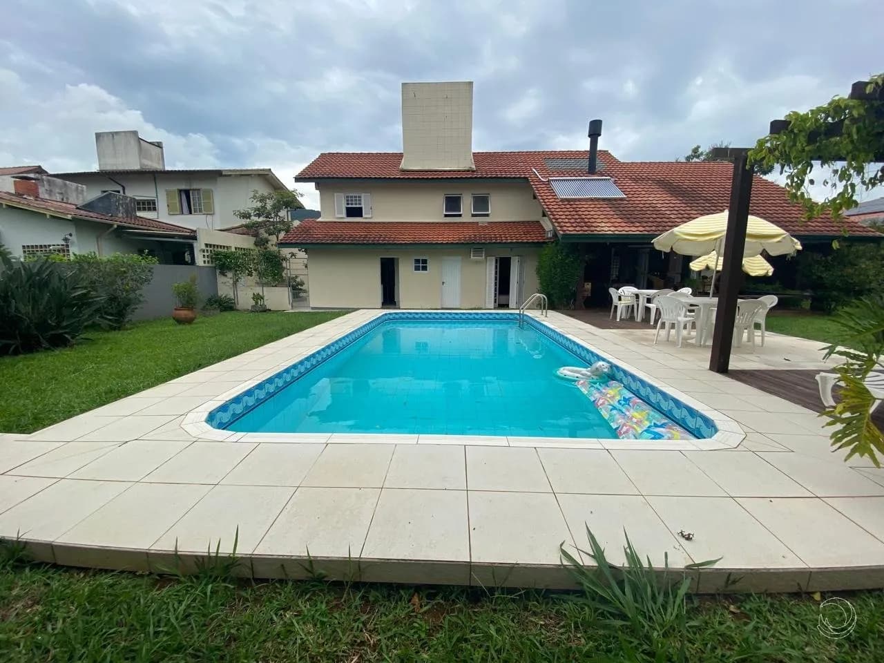 Casa para venda com 4 dormitórios em Côrrego Grande com 319 m²