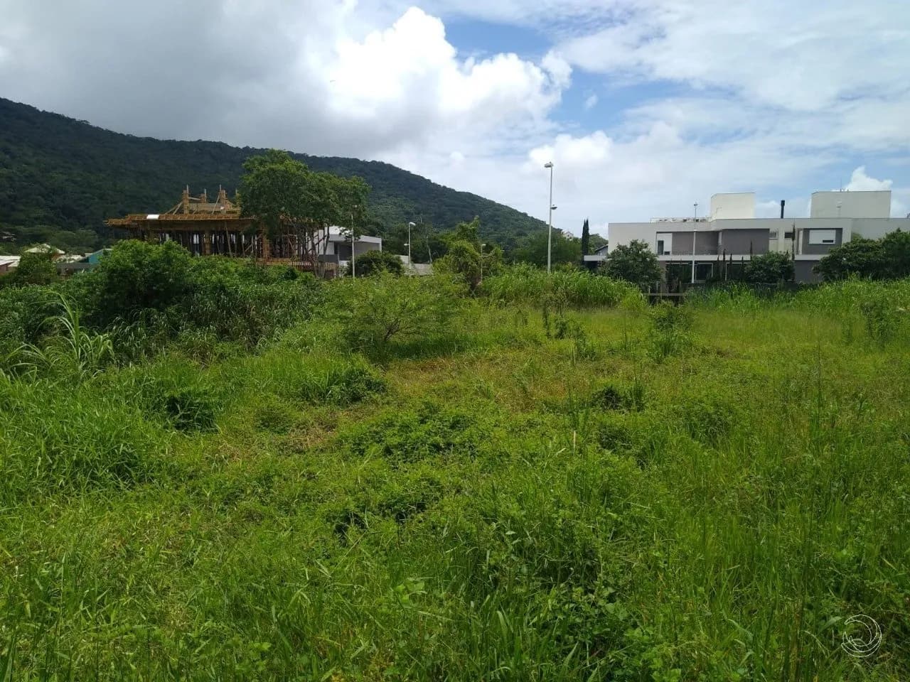 Terreno para venda em Lagoa Da Conceição com 425 m² — foto principal