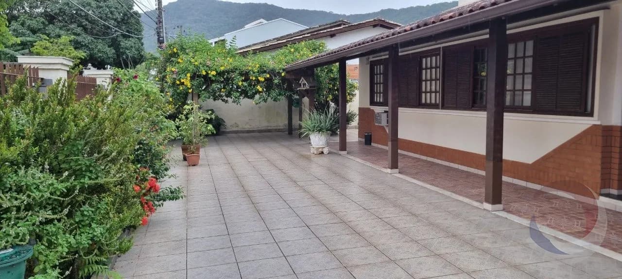 Casa para venda com 5 dormitórios em Lagoa Da Conceição com 281 m²