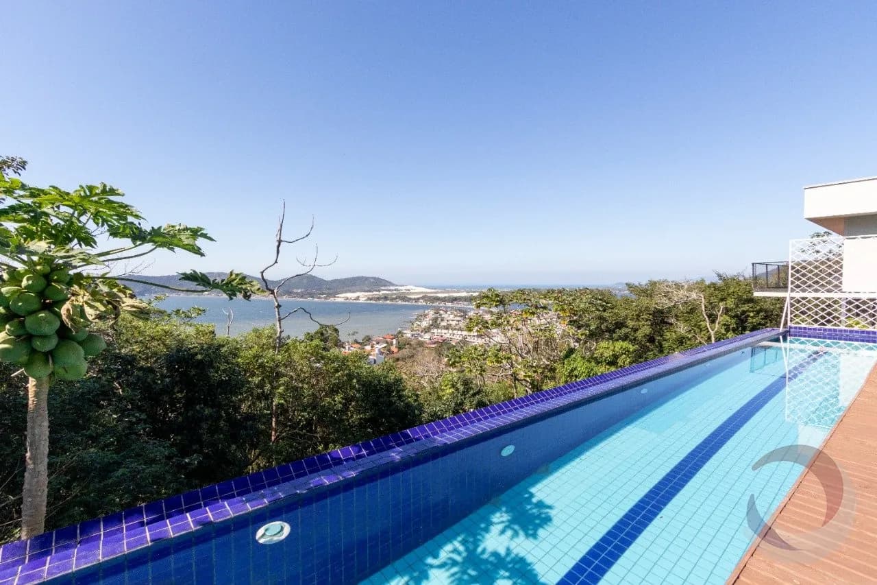 Casa para venda com 4 dormitórios em Lagoa Da Conceição com 440 m²