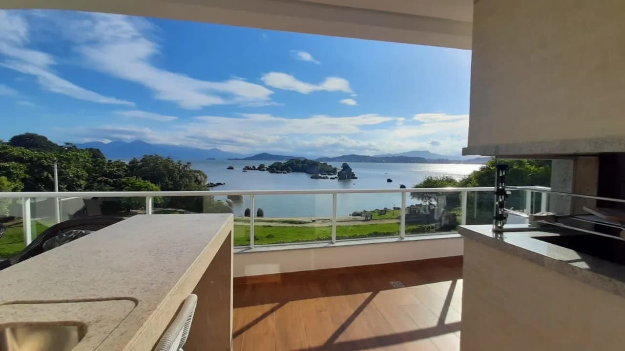 Apartamento para venda com 3 dormitórios em Abraão com 220 m²