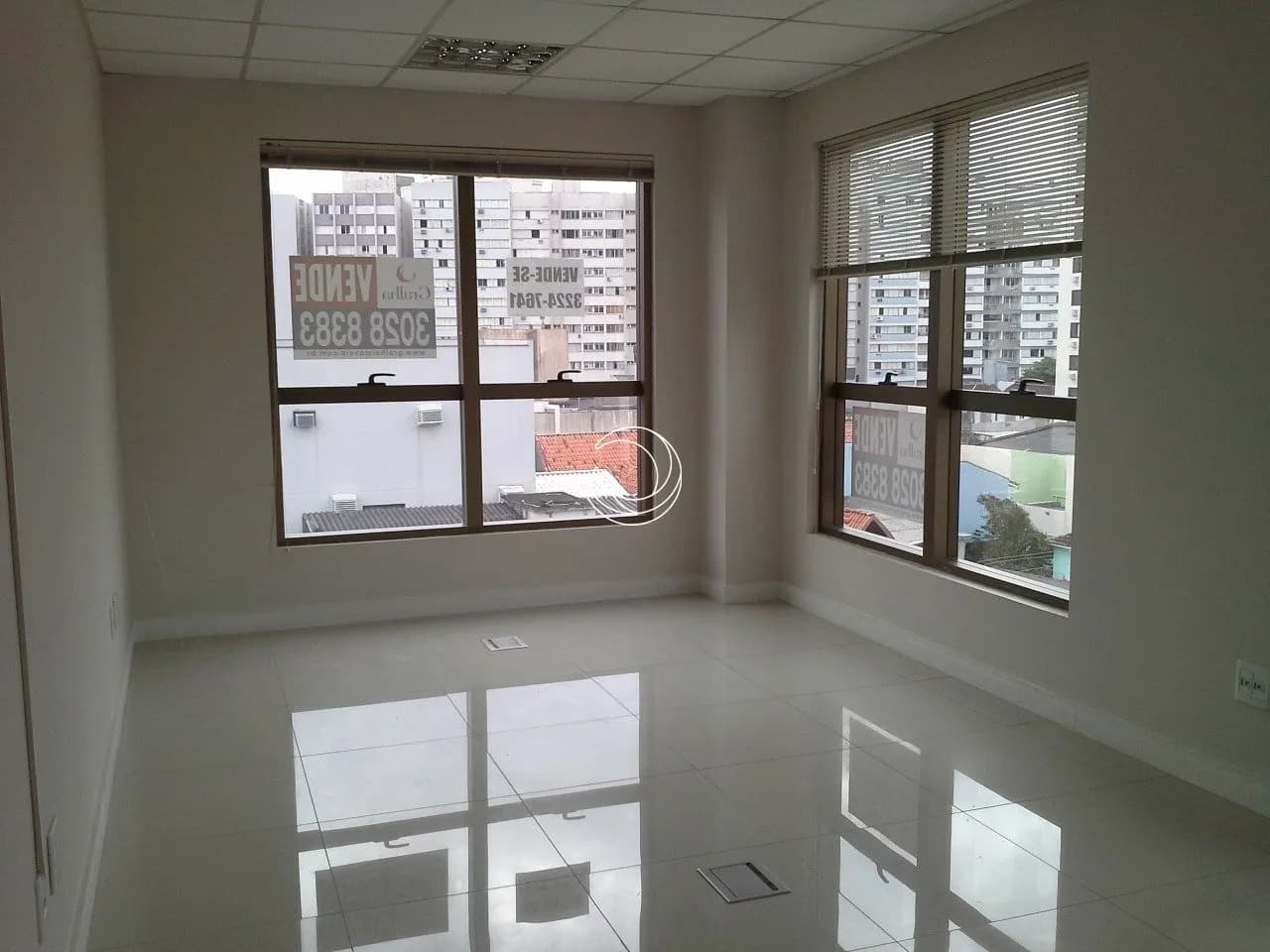 Sala comercial para venda em Centro com 56 m² — foto 2
