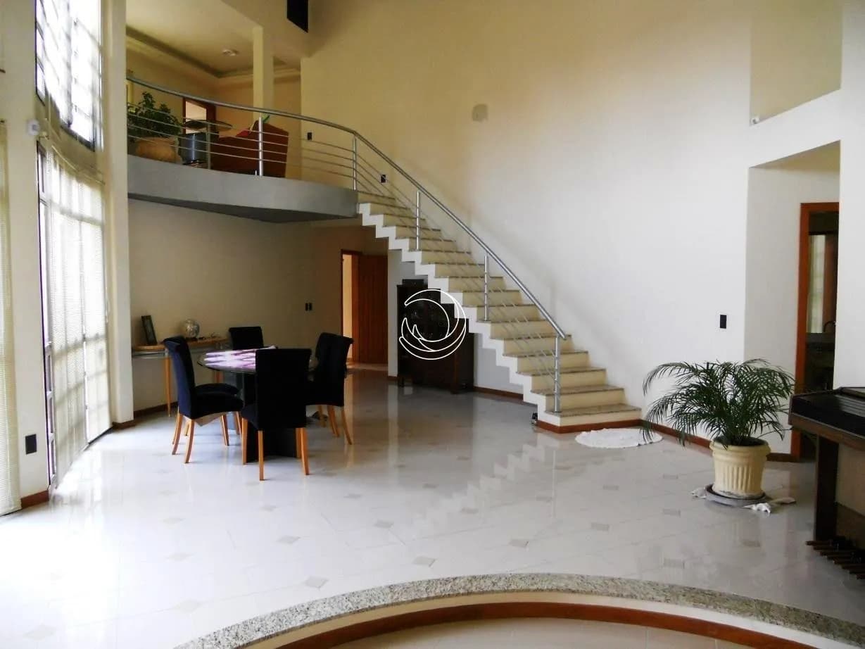 Casa para venda com 5 dormitórios em Itacorubi com 323 m²