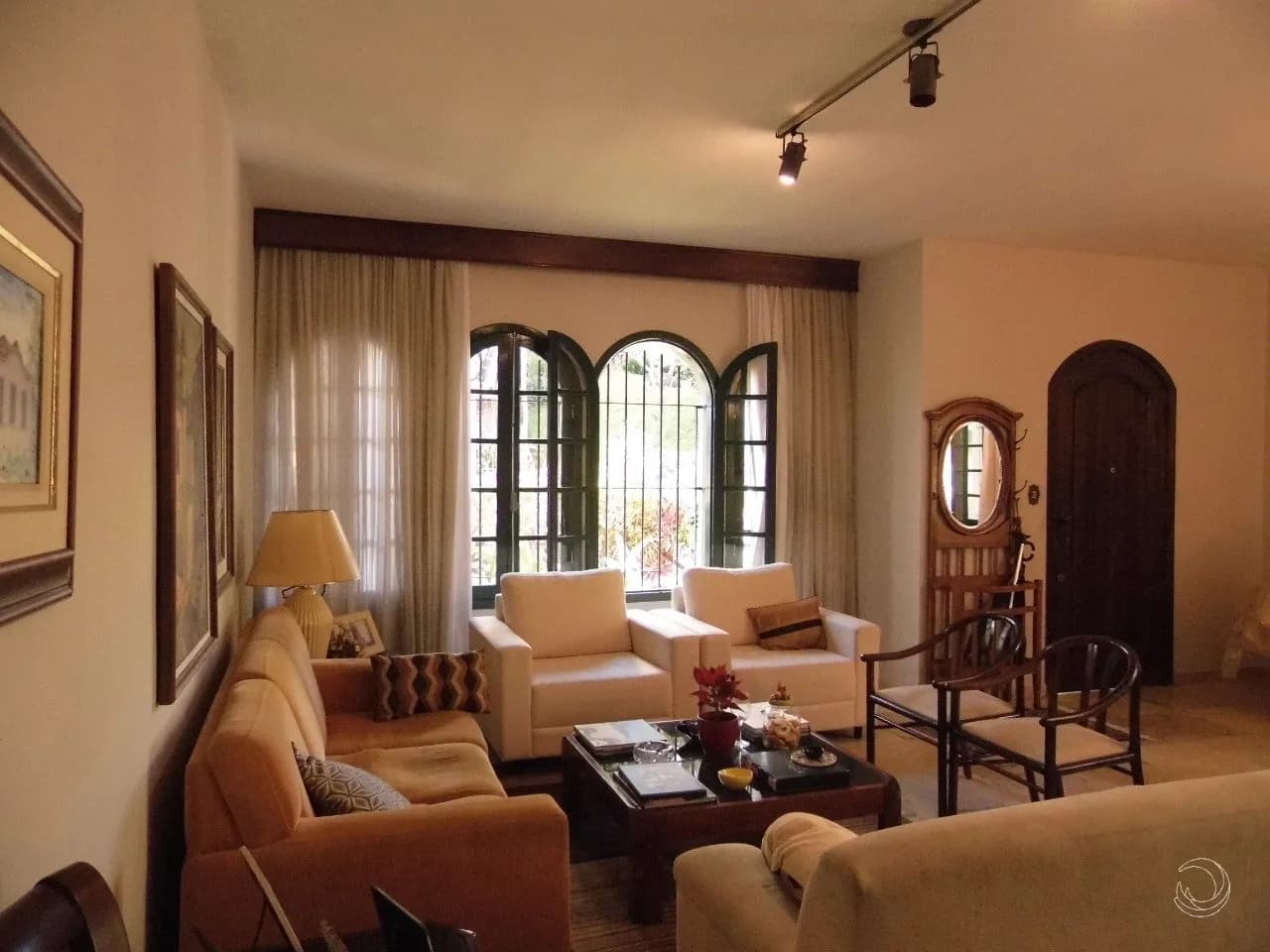 Casa para venda com 4 dormitórios em Centro com 291 m² — foto principal