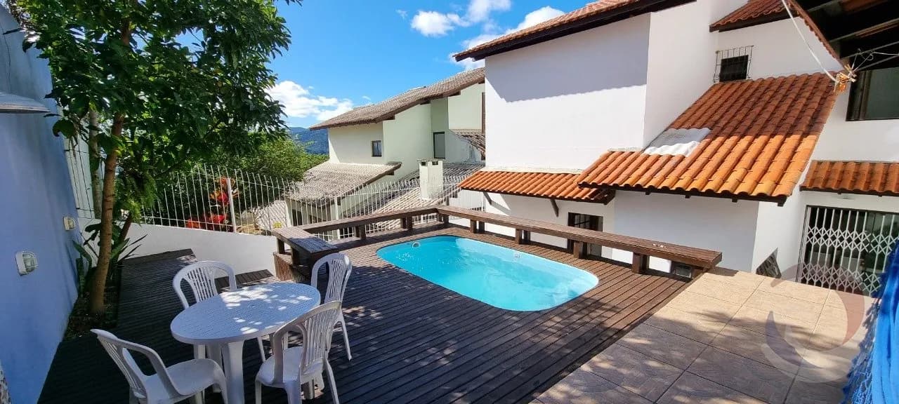 Casa para venda com 3 dormitórios em Trindade com 214 m²