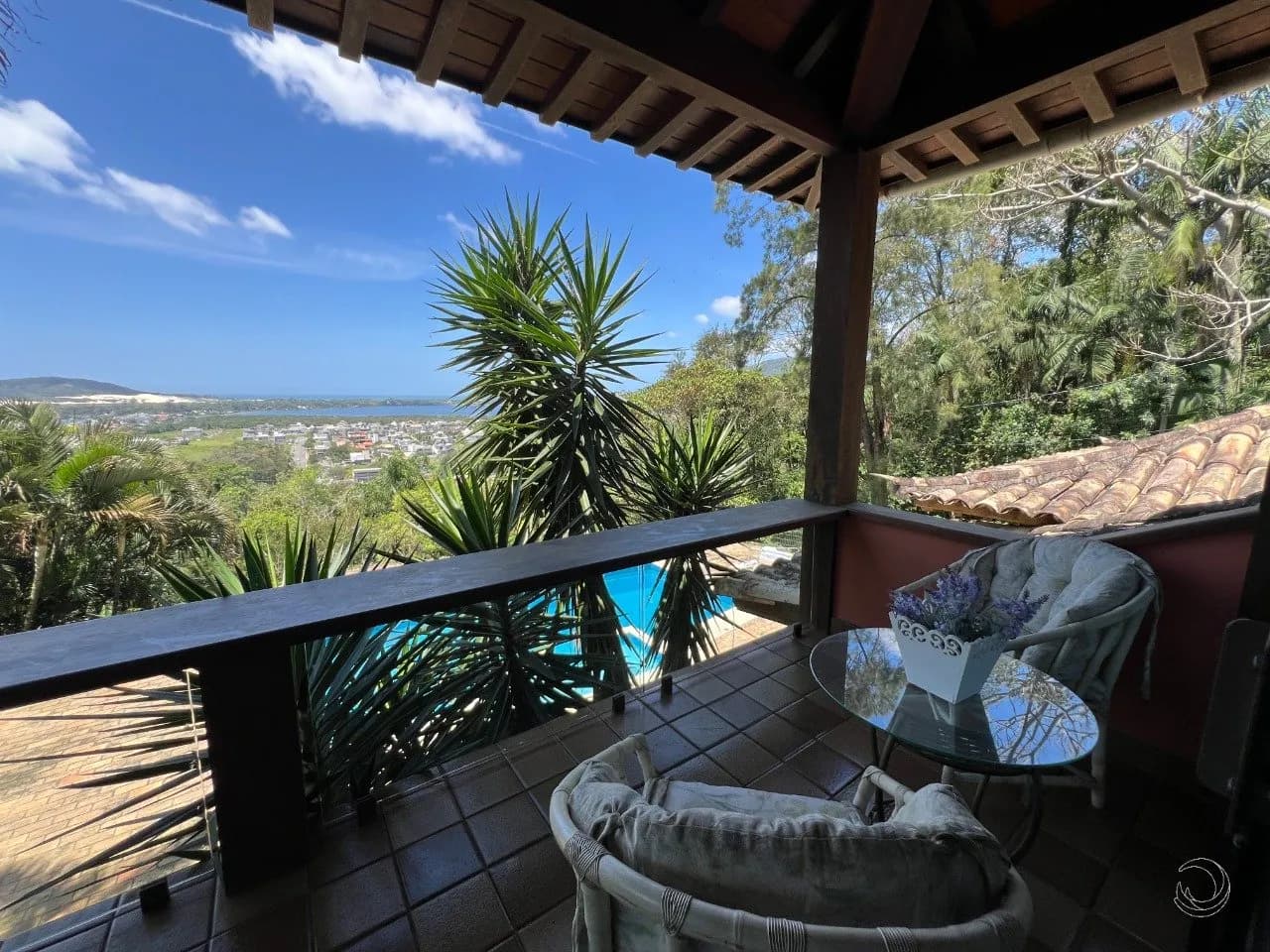 Casa para venda com 4 dormitórios em Itacorubi com 280 m²