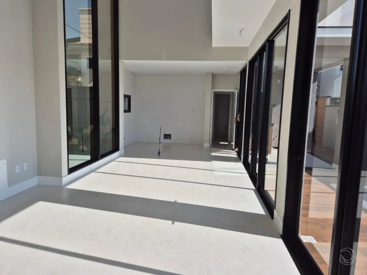 Casa para venda com 4 dormitórios em Ingleses Do Rio Vermelho com 233 m² — foto 2