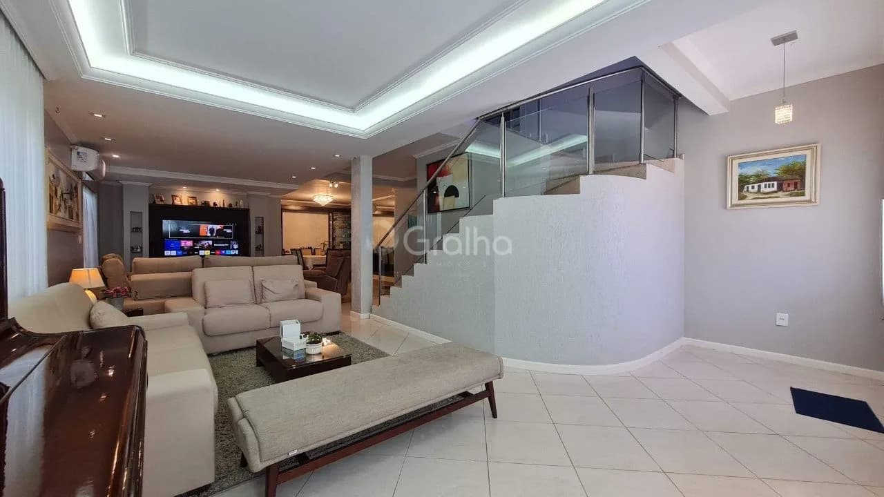 Casa para venda com 3 dormitórios em Saco Grande com 303 m²