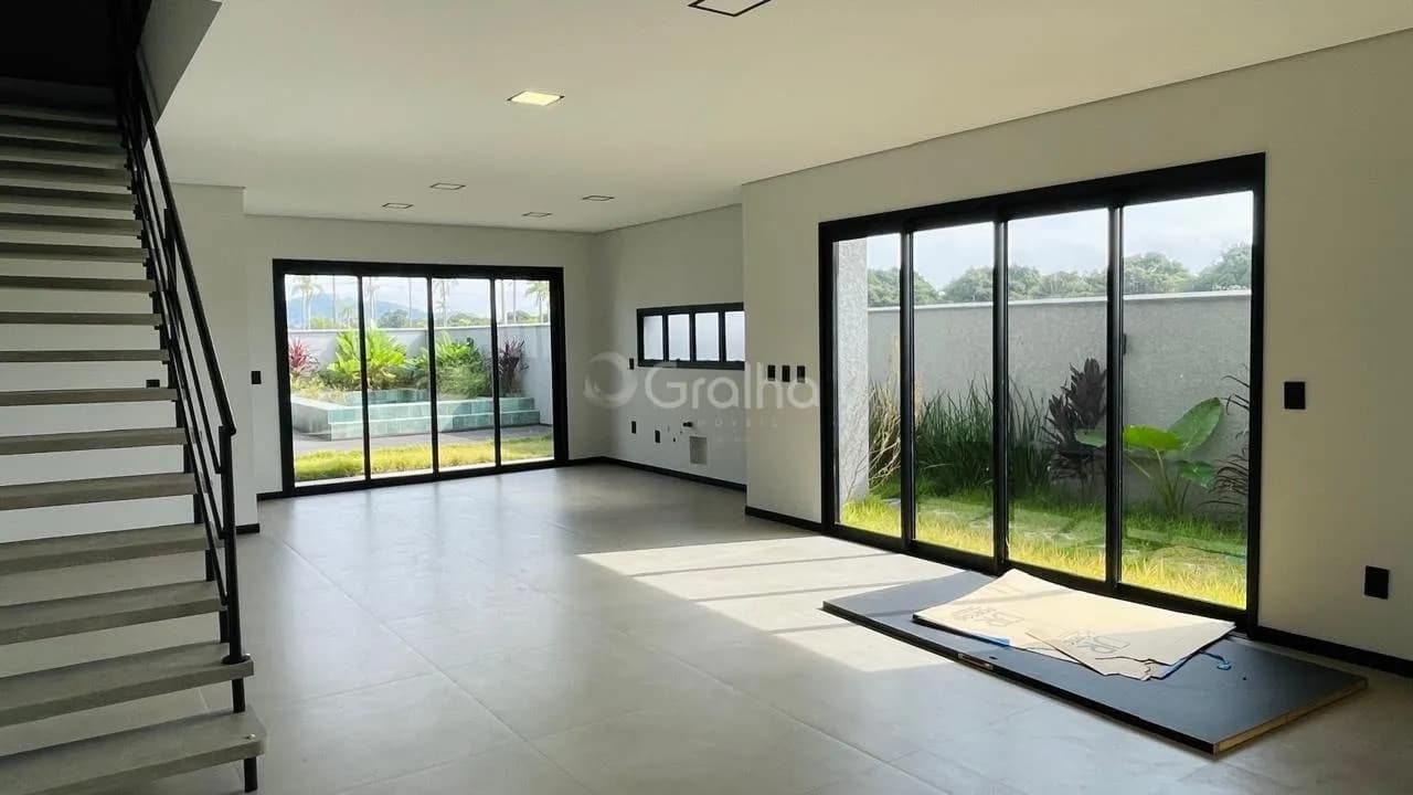 Casa para venda com 3 dormitórios em Vargem Do Bom Jesus com 202 m² — foto principal