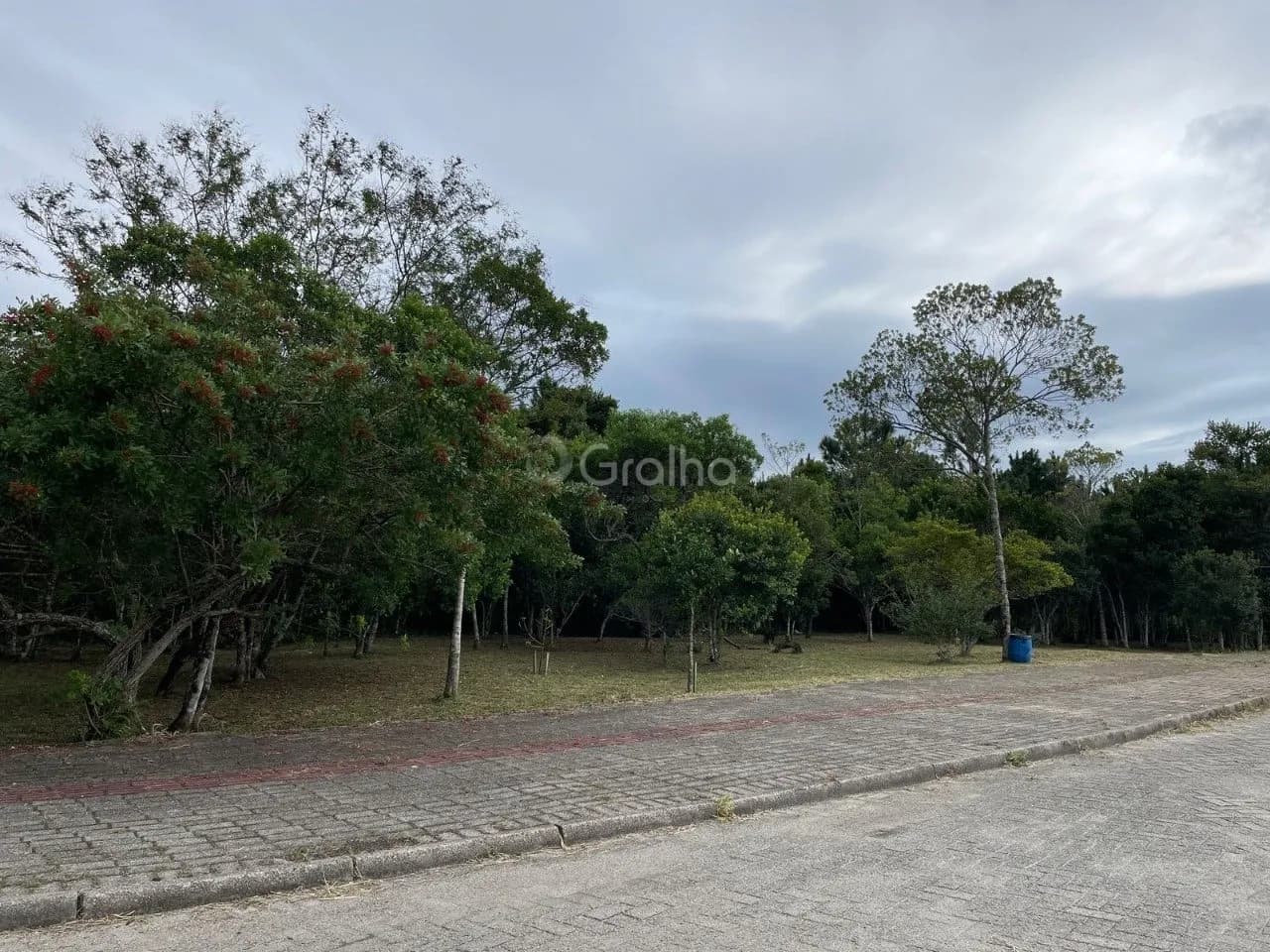 Terreno para venda em Ribeirão da Ilha com 375 m² — foto principal