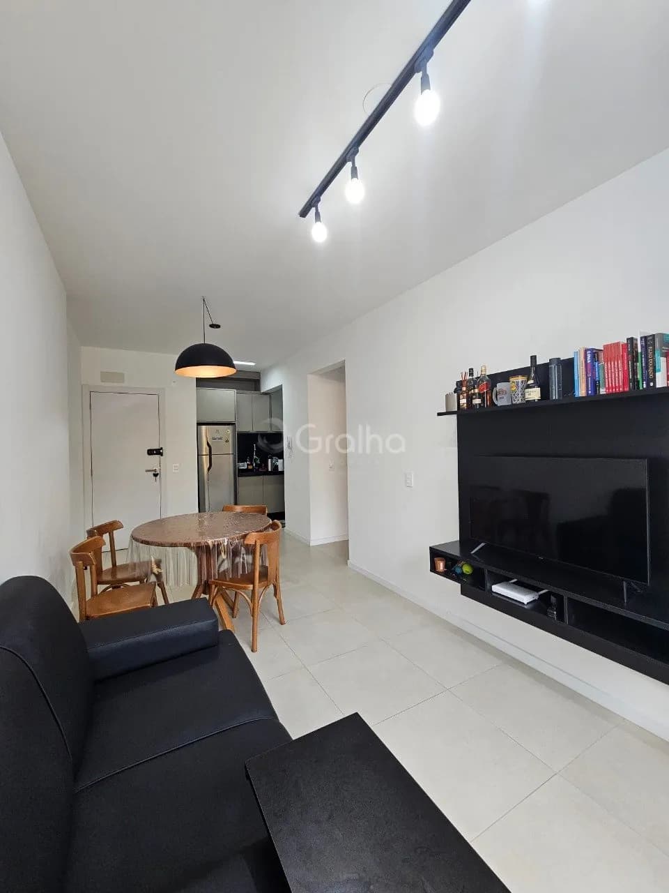 Apartamento para venda com 1 dormitório, em Carvoeira com 43 m² — foto principal