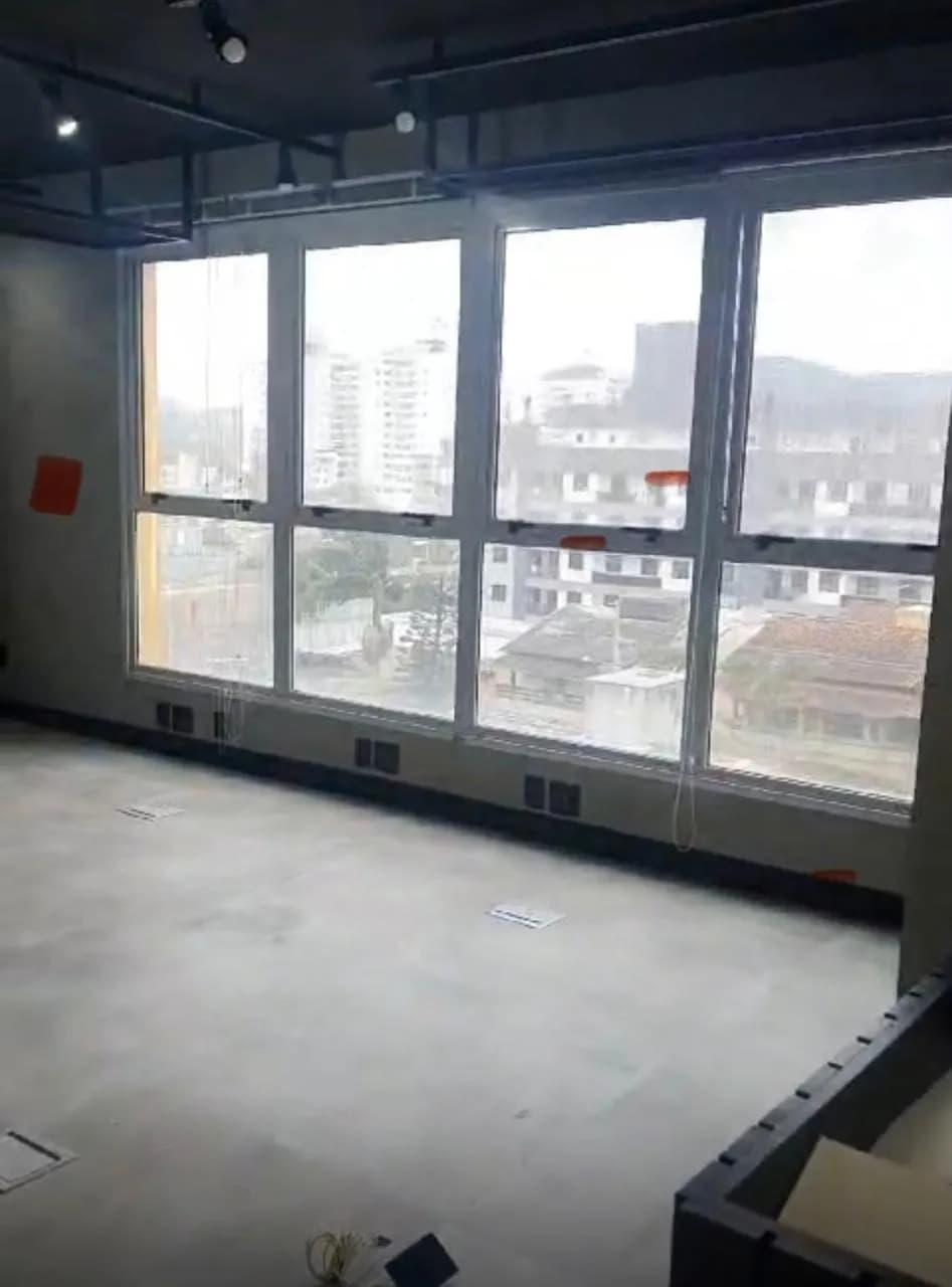 Sala comercial para venda em Trindade com 82 m²