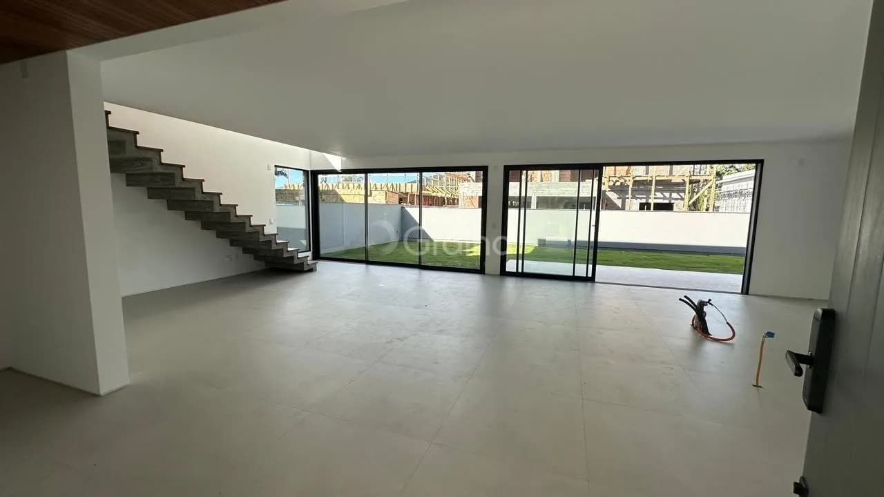 Casa para venda com 4 dormitórios em Ratones com 375 m² — foto principal