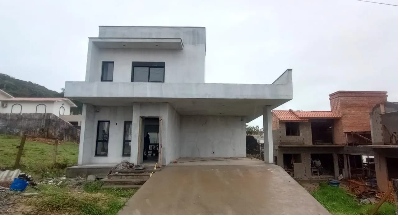 Casa para venda com 3 dormitórios em Ponta De Baixo com 165 m²