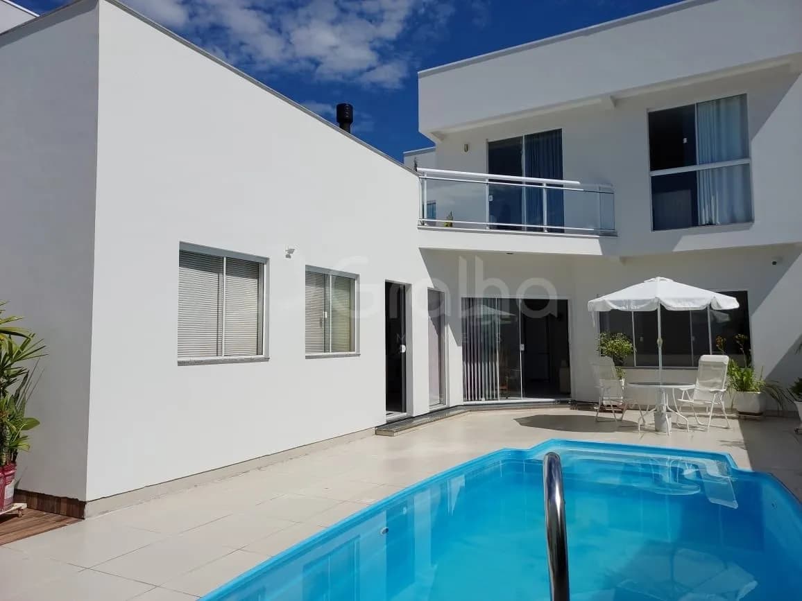 Casa para venda com 4 dormitórios em Carianos com 321 m² — foto principal