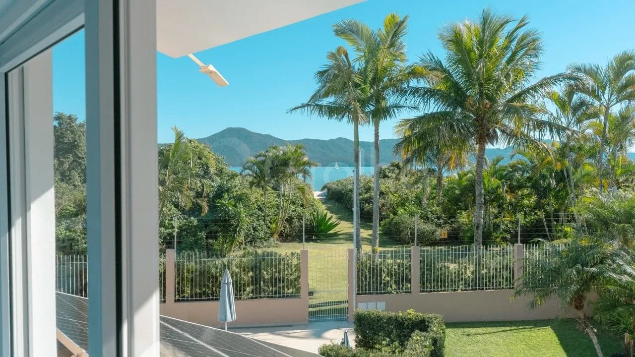 Casa para venda com 4 dormitórios em Daniela com 210 m² — foto principal