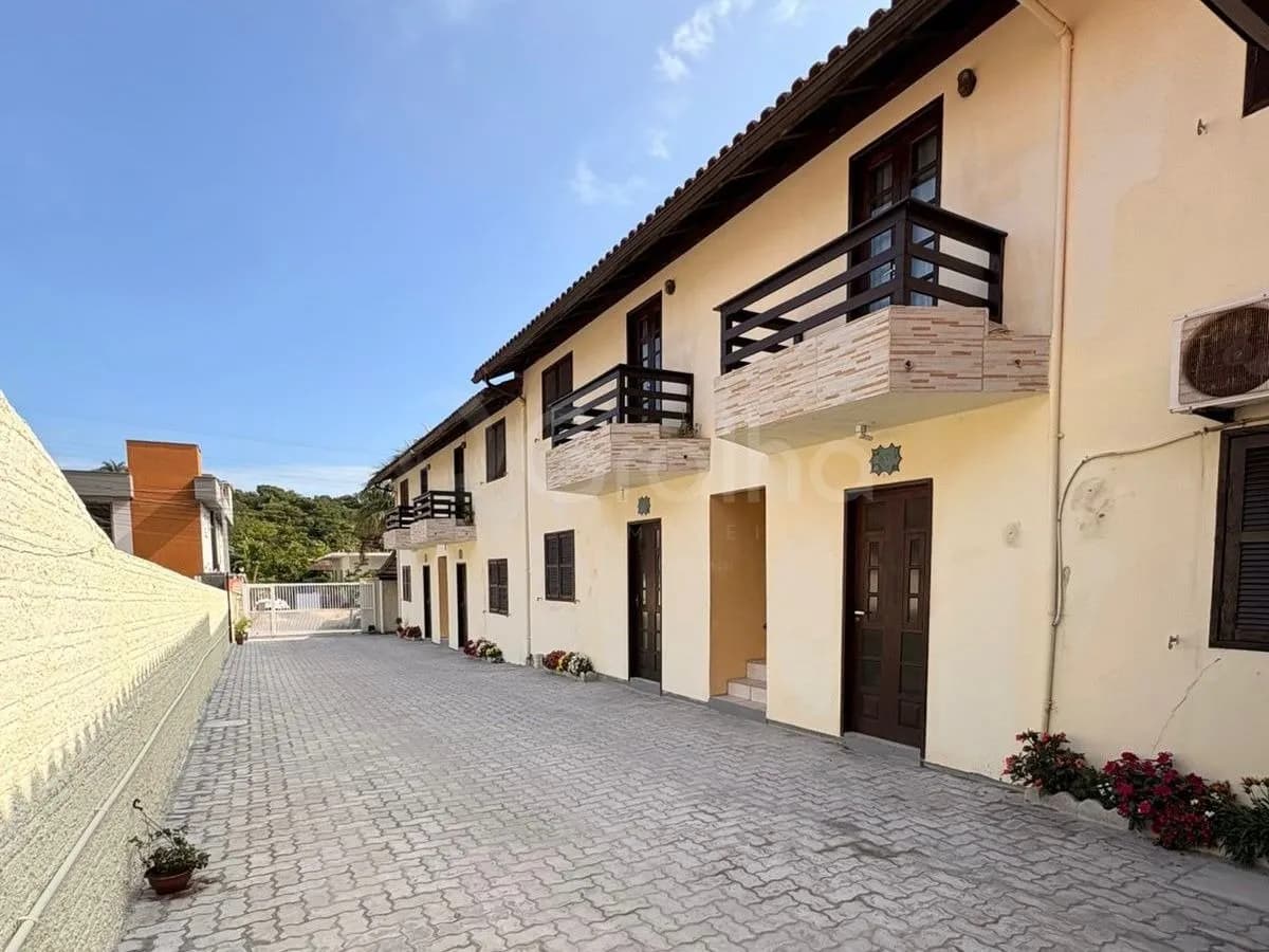 Hotel/pousada para venda em Canasvieiras com 650 m² — foto principal