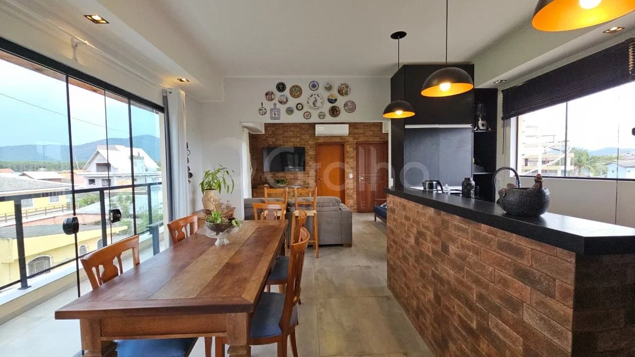 Prédio comercial para venda em Barra Da Lagoa com 240 m² — foto principal