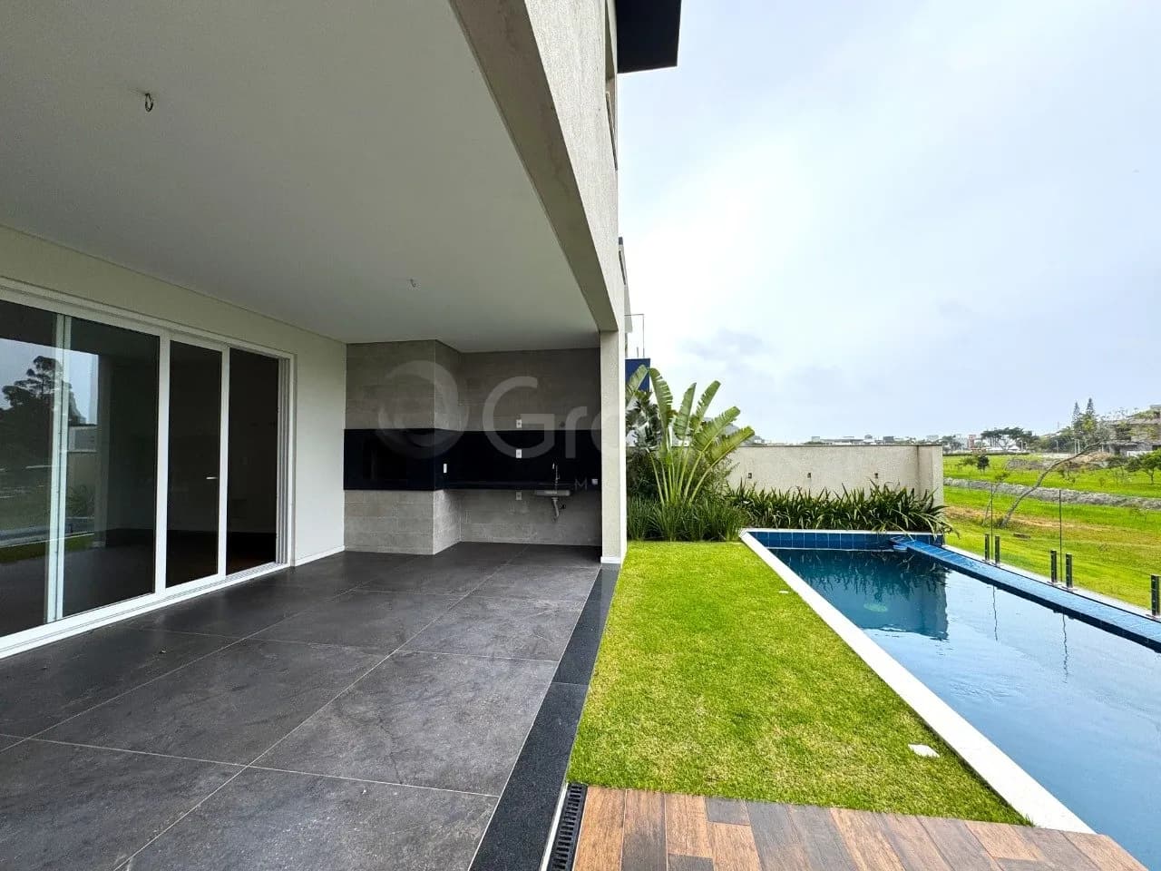 Casa de condomínio para venda com 4 dormitórios em Ingleses Do Rio Vermelho com 498 m²