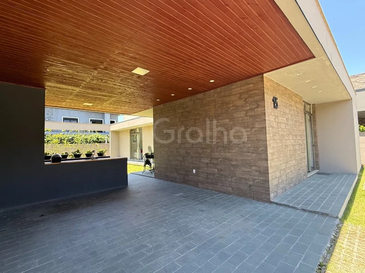 Casa para venda com 2 dormitórios em Ratones com 400 m²