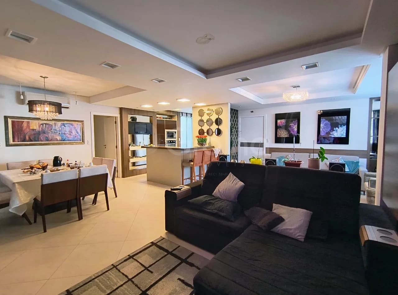 Casa para venda com 8 dormitórios em Carvoeira com 530 m² — foto principal