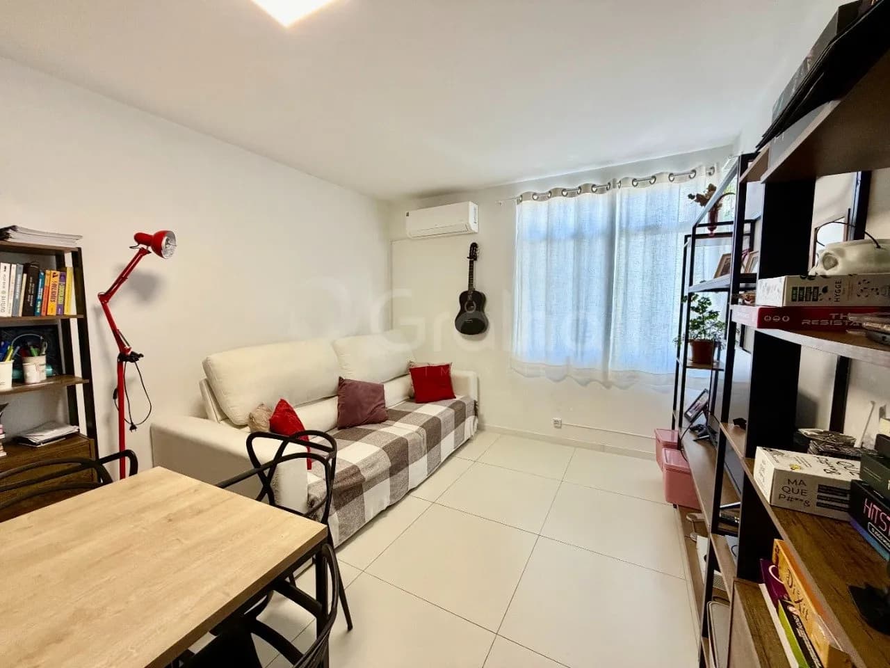 Apartamento para venda com 2 dormitórios em Carvoeira com 57 m² — foto principal
