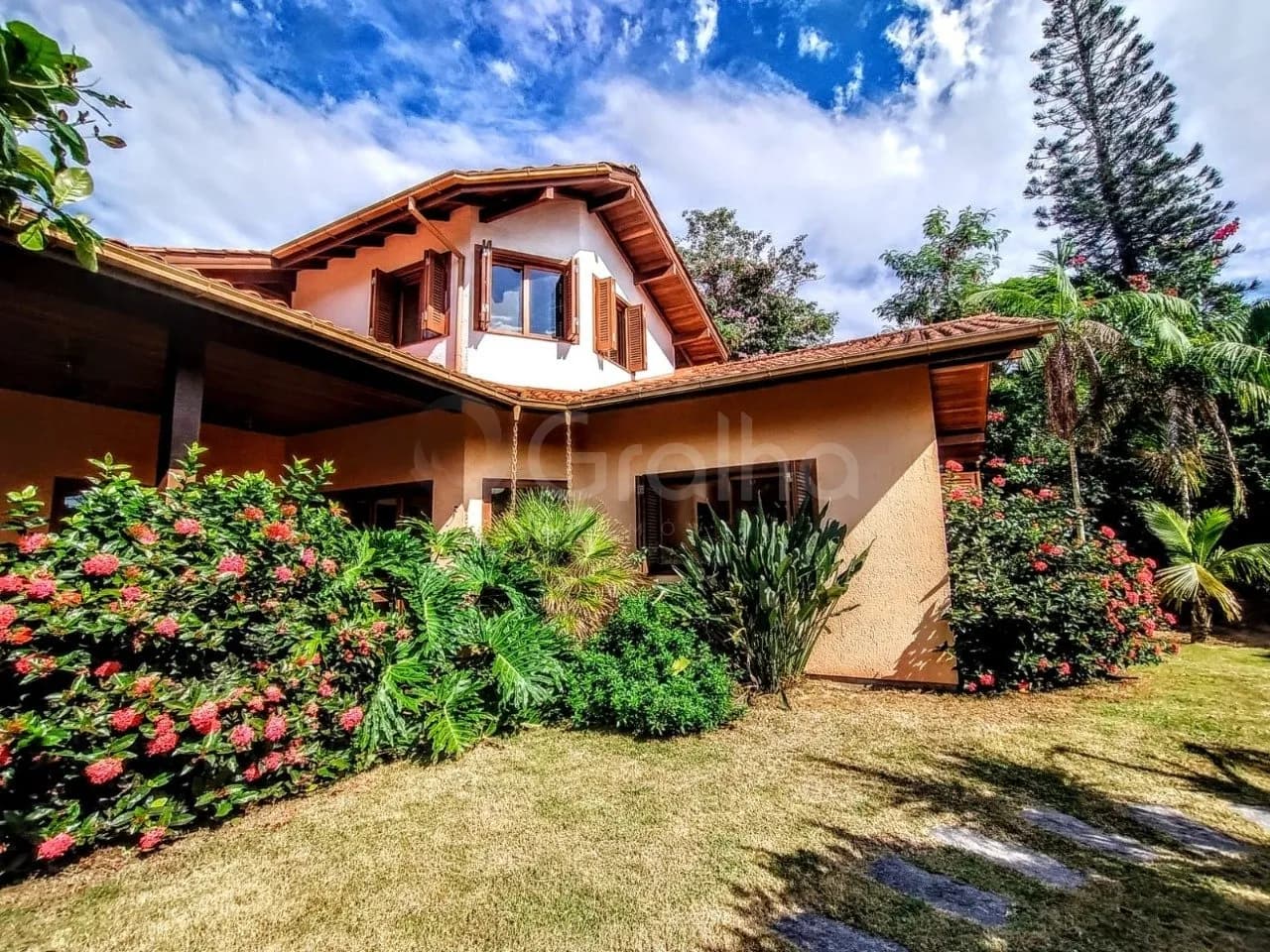 Casa de condomínio para venda com 4 dormitórios em Rio Tavares com 230 m² — foto principal