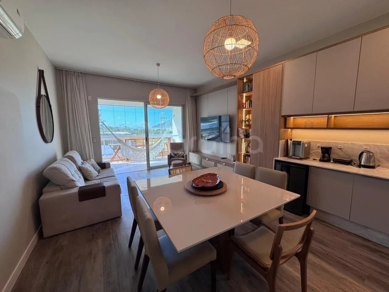 Apartamento para venda com 2 dormitórios em Santinho com 99 m² — foto principal