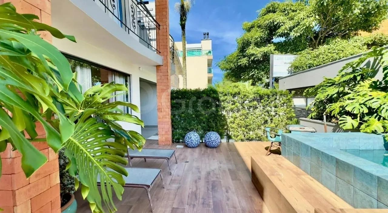 Hotel/pousada para venda em Canasvieiras com 143 m² — foto principal