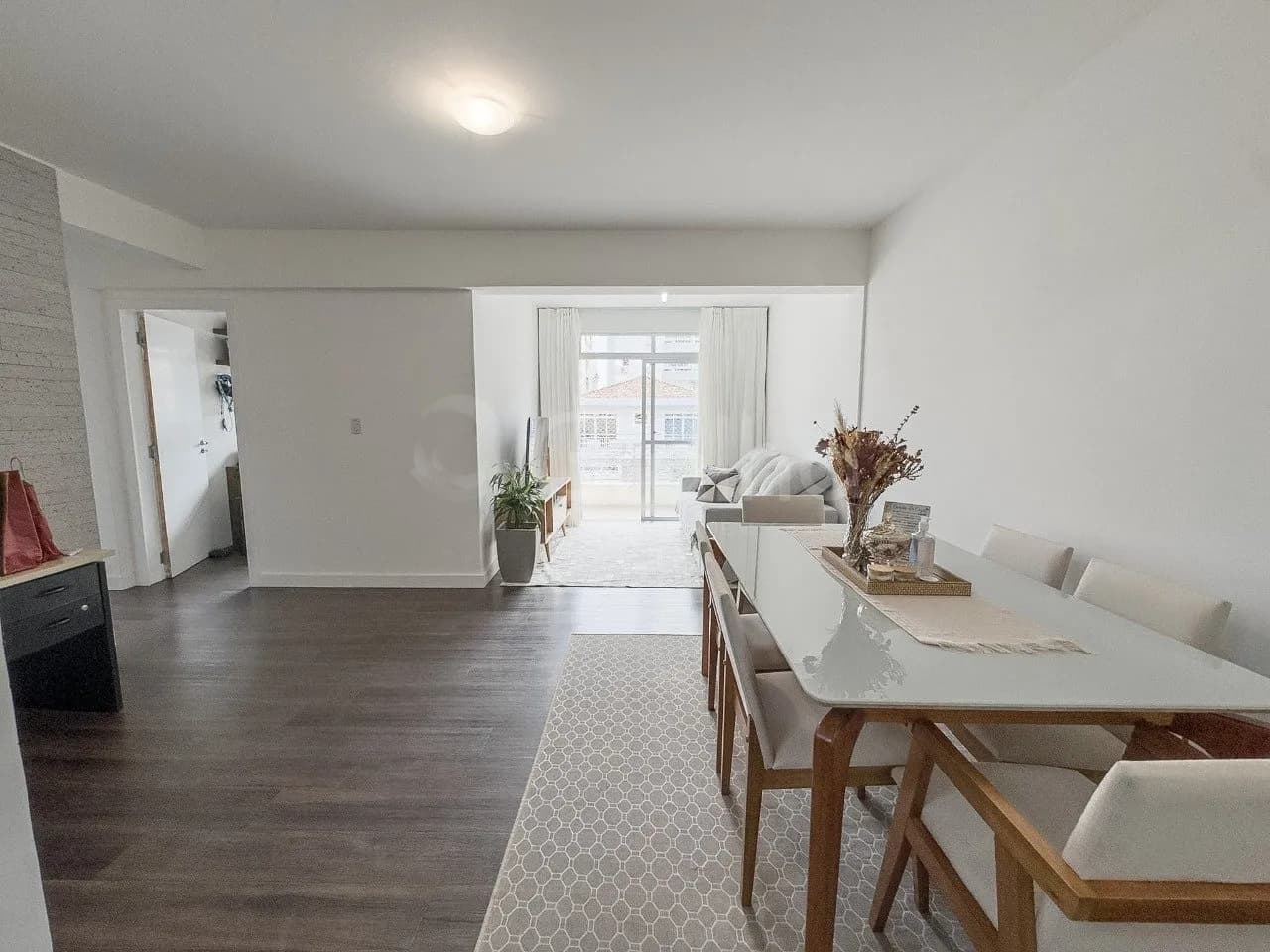 Apartamento para venda com 3 dormitórios em Balneário com 111 m²