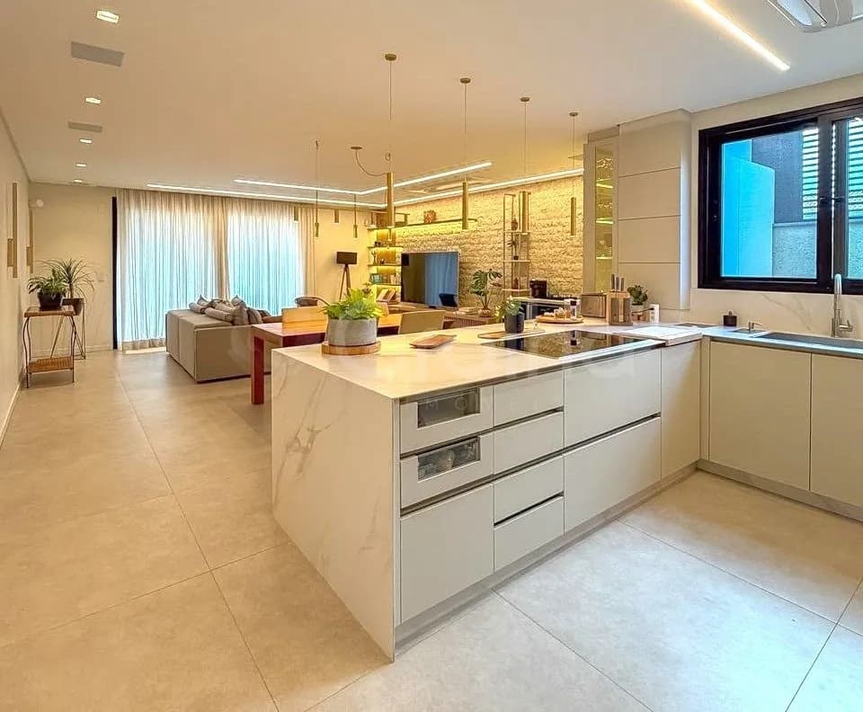 Casa para venda com 4 dormitórios em Côrrego Grande com 236 m²