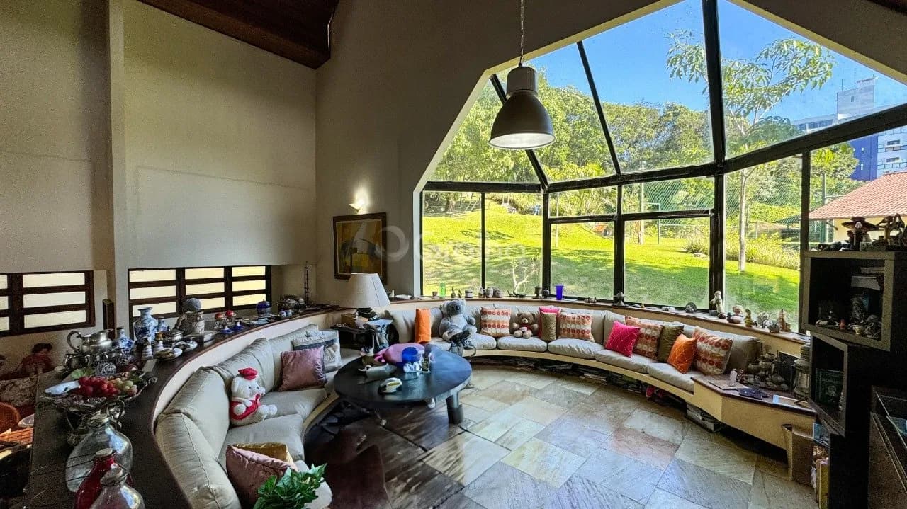 Casa para venda com 4 dormitórios em Itacorubi com 358 m²