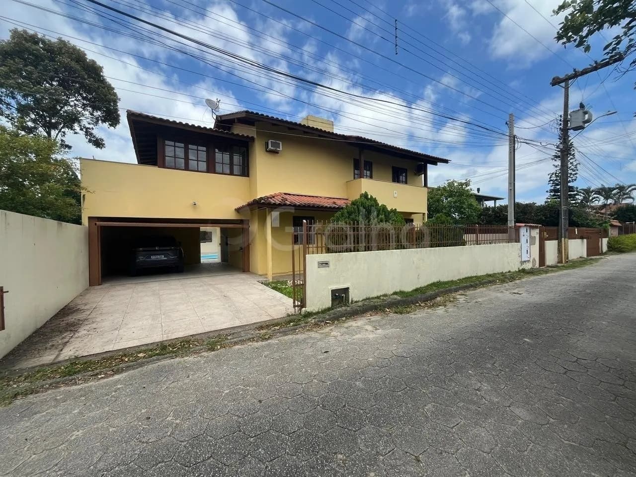 Casa para venda com 3 dormitórios em Campeche com 500 m²